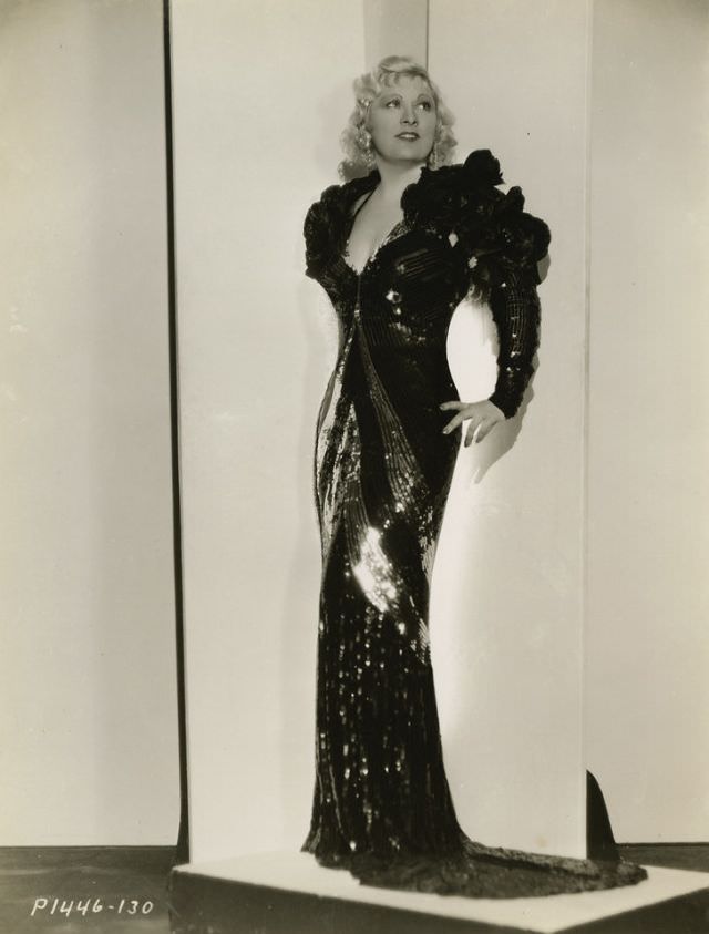 Ultimate Sex Symbols Of Classic Hollywood: 50+ Gorgeous Photos of Mae West From the 1930s