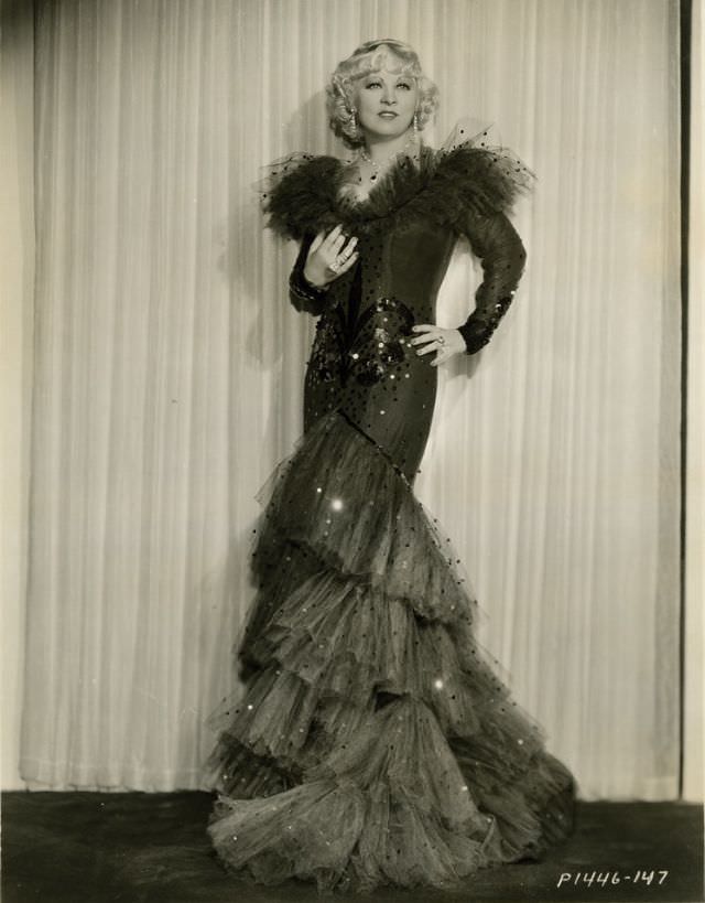 Ultimate Sex Symbols Of Classic Hollywood: 50+ Gorgeous Photos of Mae West From the 1930s