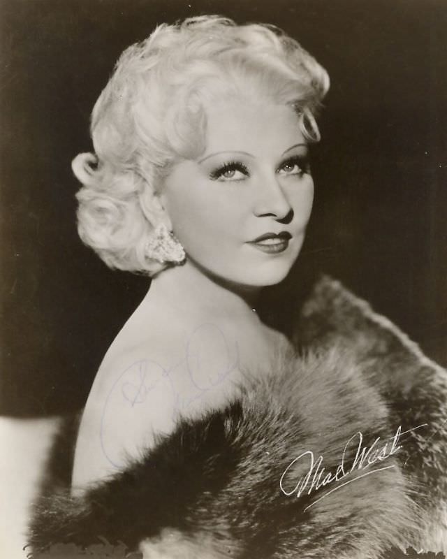 Ultimate Sex Symbols Of Classic Hollywood: 50+ Gorgeous Photos of Mae West From the 1930s