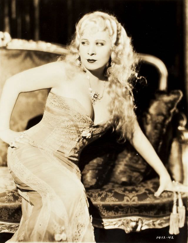 Ultimate Sex Symbols Of Classic Hollywood: 50+ Gorgeous Photos of Mae West From the 1930s