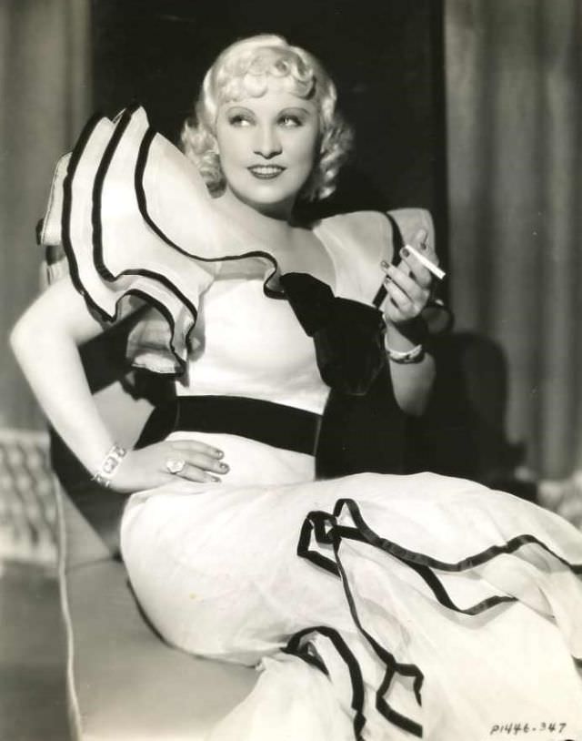 Ultimate Sex Symbols Of Classic Hollywood: 50+ Gorgeous Photos of Mae West From the 1930s