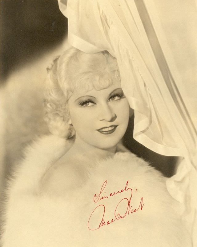 Ultimate Sex Symbols Of Classic Hollywood: 50+ Gorgeous Photos of Mae West From the 1930s