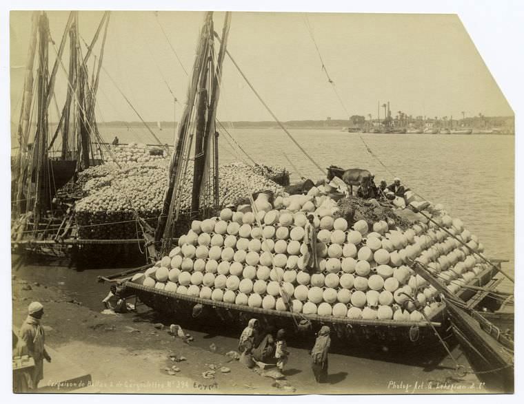 Pottery shipping at Nile River