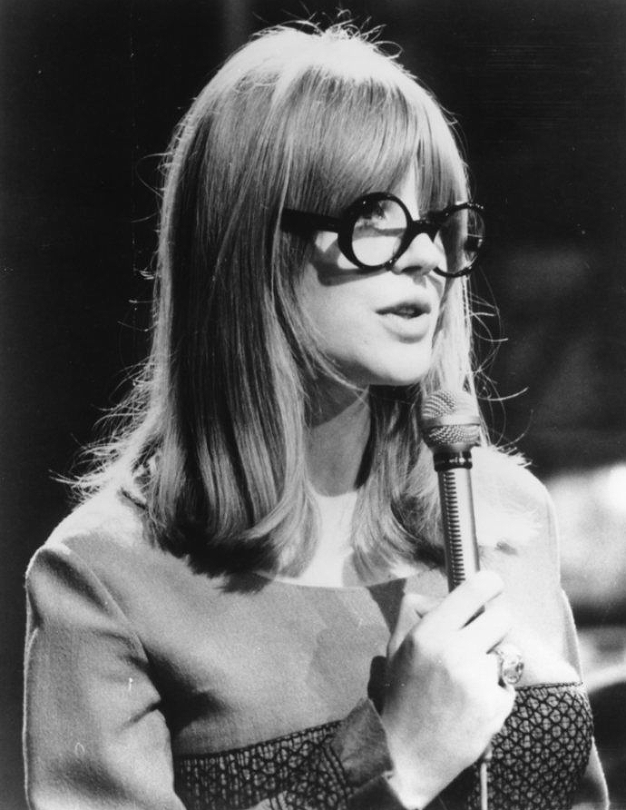 Rare press photo of Marianne Faithfull performing on “Ready Steady Go”, 1965