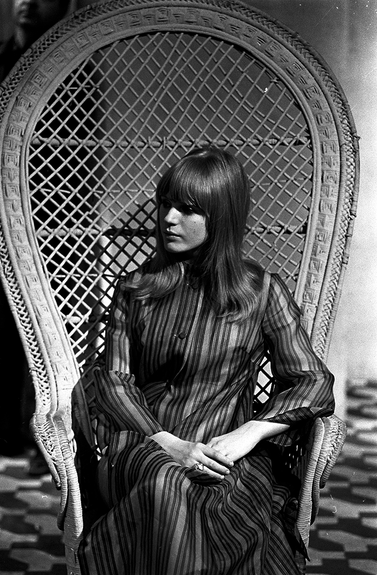 Marianne Faithfull on French program "Les visiteurs d'un soir", 1966