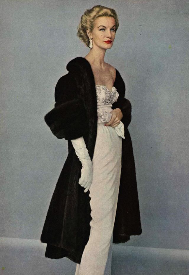 Styles of Sunny Harnett: 50+ Stunning Fashion Photos Of Sunny Harnett From 1950s