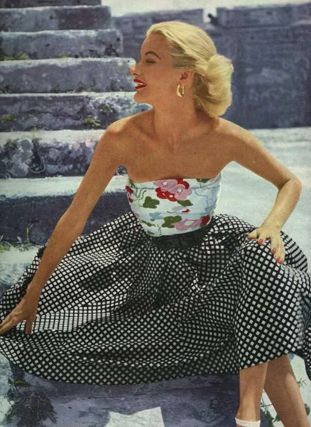 Styles of Sunny Harnett: 50+ Stunning Fashion Photos Of Sunny Harnett From 1950s