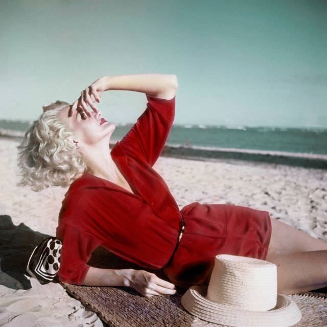 Styles of Sunny Harnett: 50+ Stunning Fashion Photos Of Sunny Harnett From 1950s