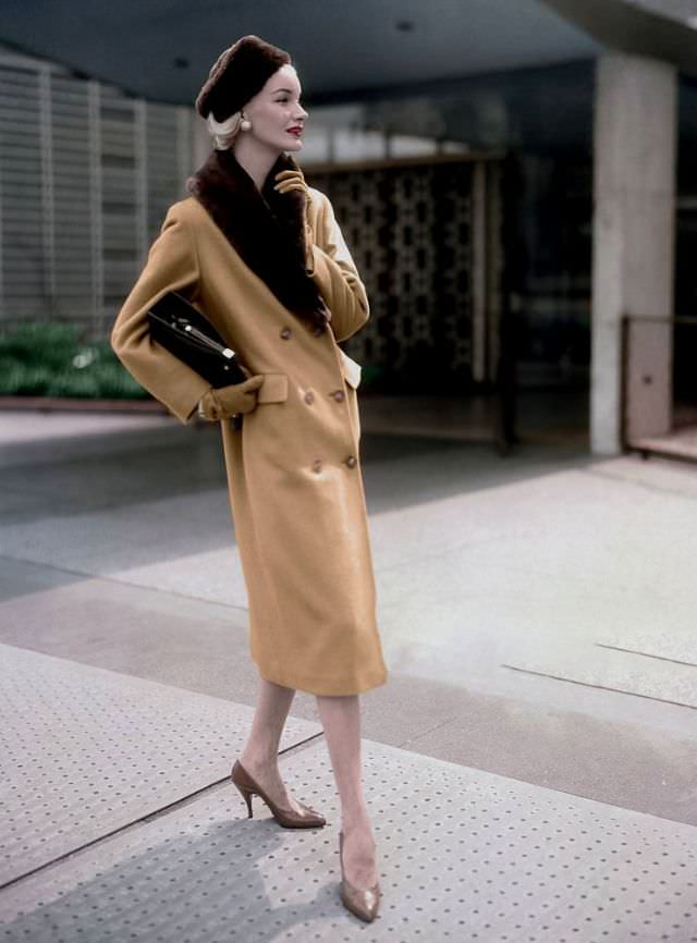 Styles of Sunny Harnett: 50+ Stunning Fashion Photos Of Sunny Harnett From 1950s