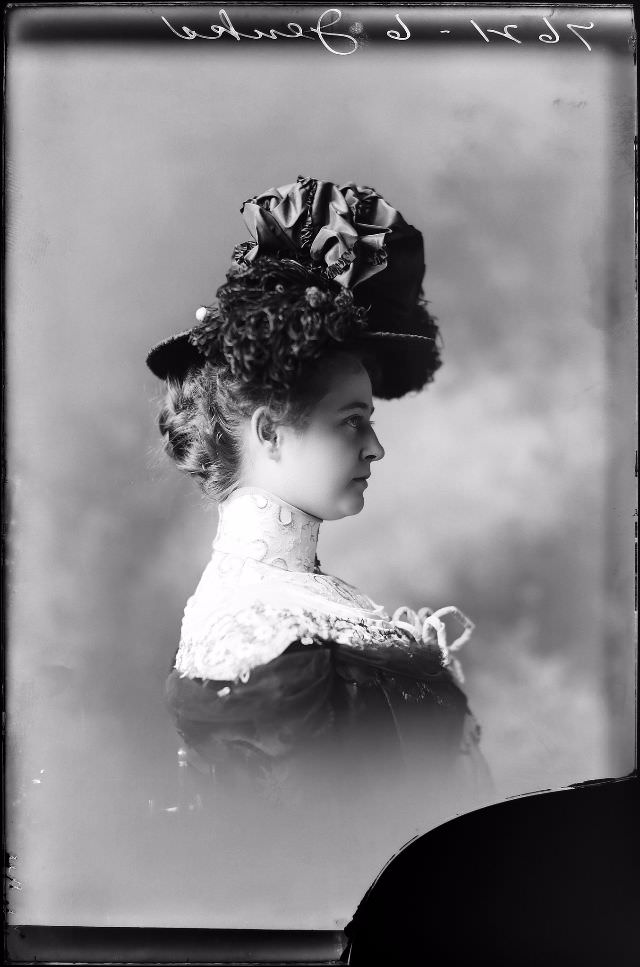 50+ Glamorous Portraits of Victorian Women That Defined Fashion Styles Of Victorian Era