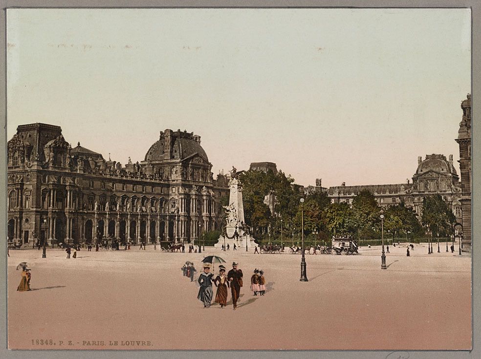 Paris. Le Louvre.