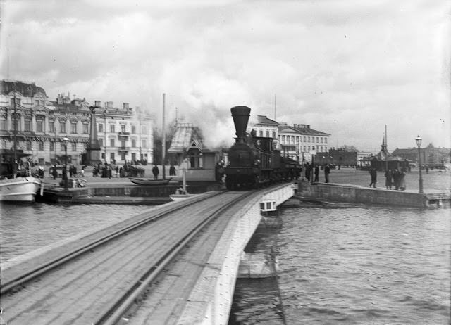 Locomotive on the Market Square, Helsinki