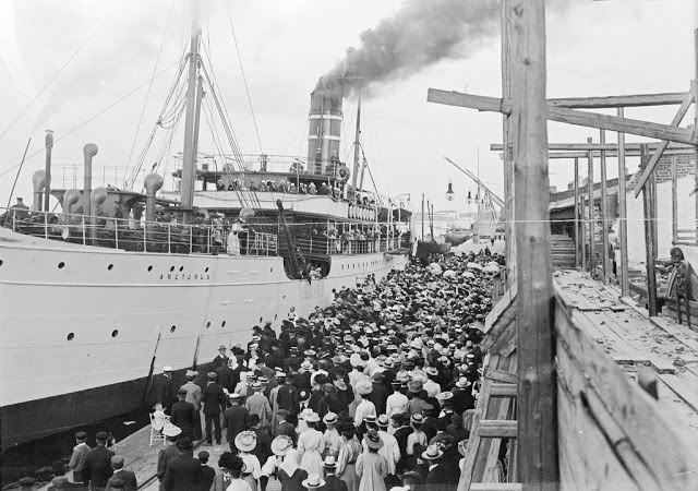 Steam ship 'Arcturus' departure from the South Harbor in Helsinki