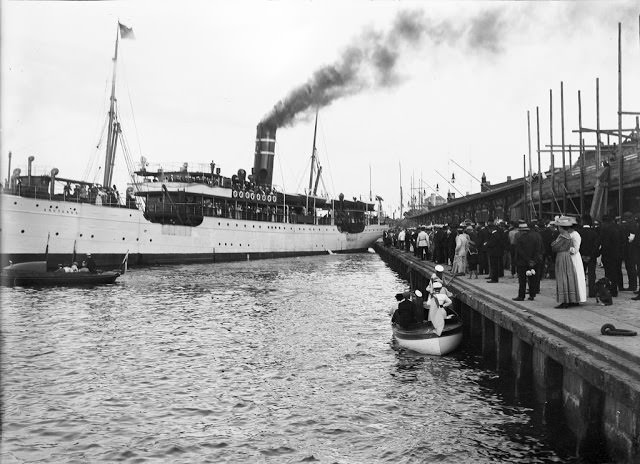 The steamship 'Arcturus' leaving from the South Harbor, Helsinki