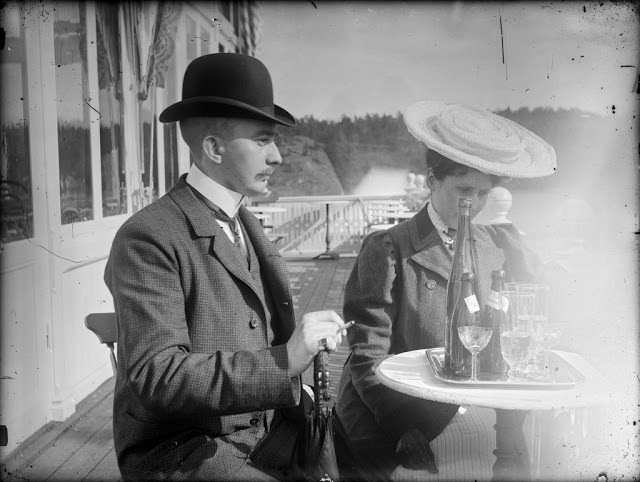 A couple on a terrasse in Helsinki