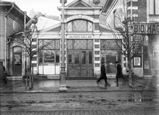 Hagnäs Hallar market and Bio Hagnäs cinema to the right, Siltasaarenkatu, Helsinki