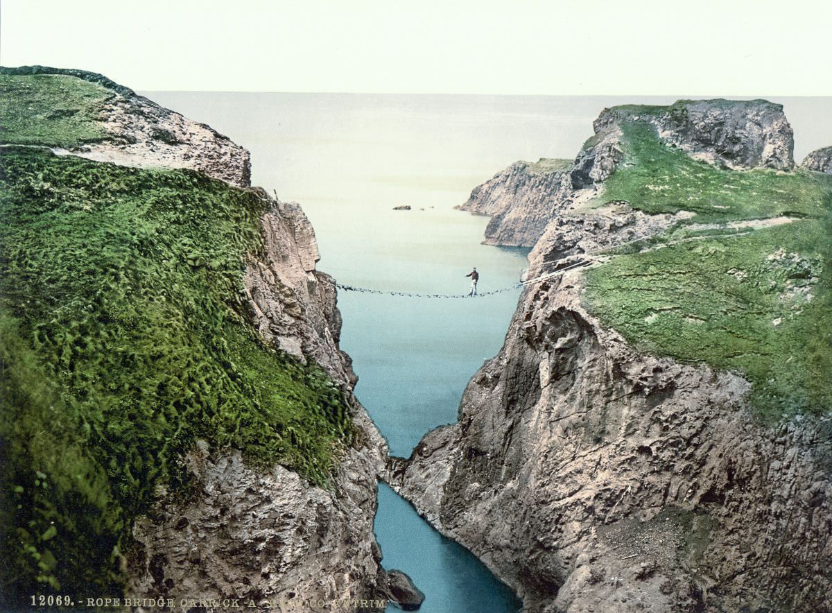 Rope bridge, Carrick-a-Rede, County Antrim.