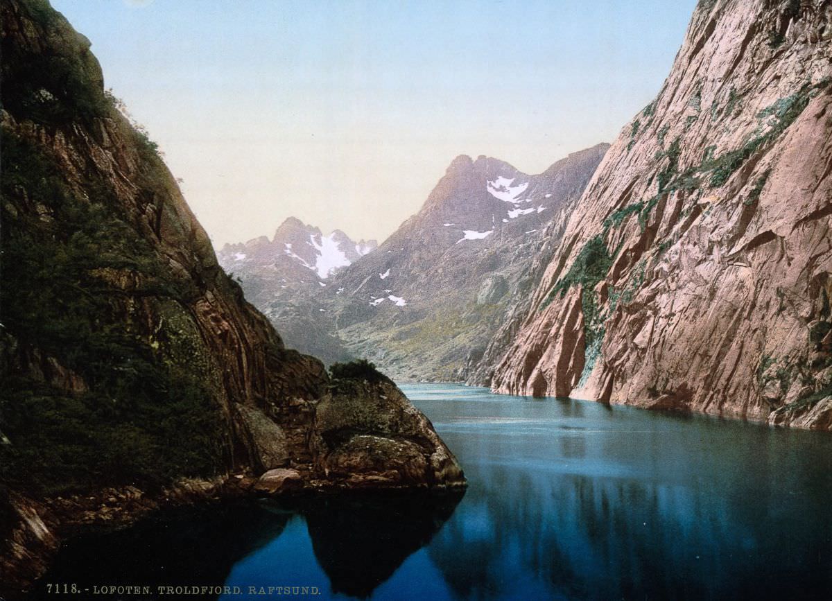 Trollfjord, Raftsund, Lofoten.