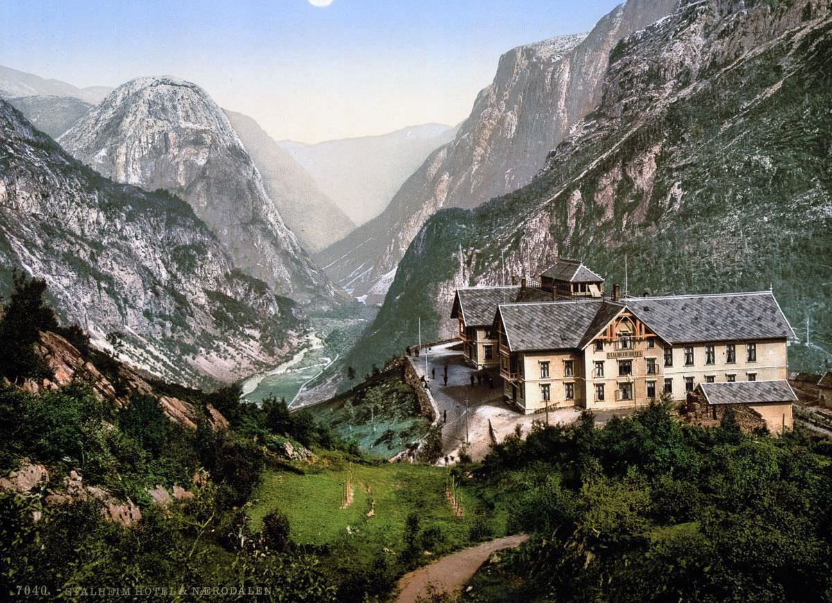 Nærøydalen and Stalheim Hotel.