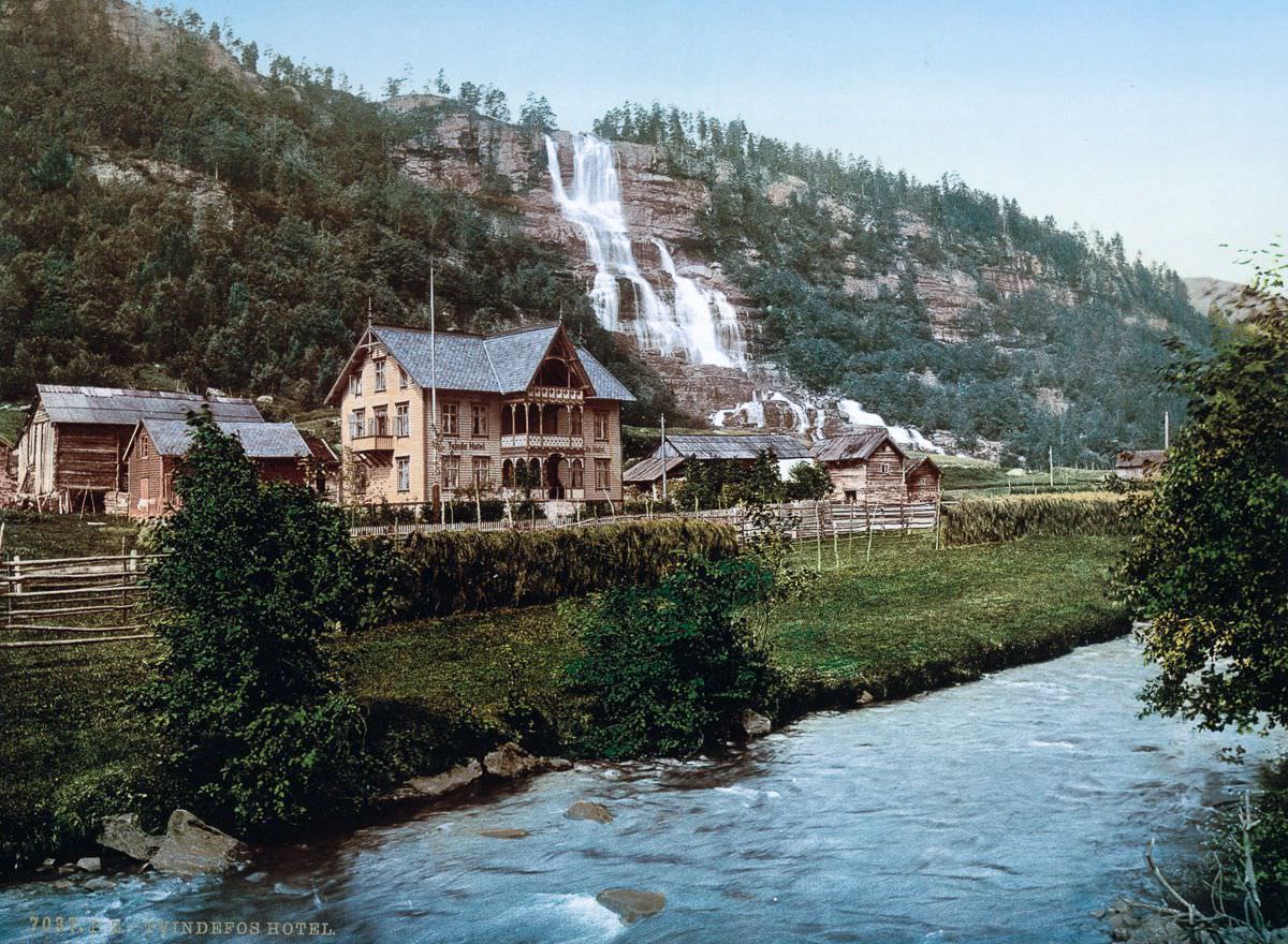 Tvinde Waterfall and hotel.