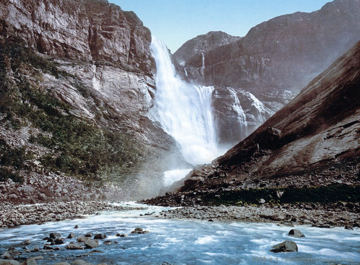 Skjeggedalsfos, Odda, Hardanger Fjord.