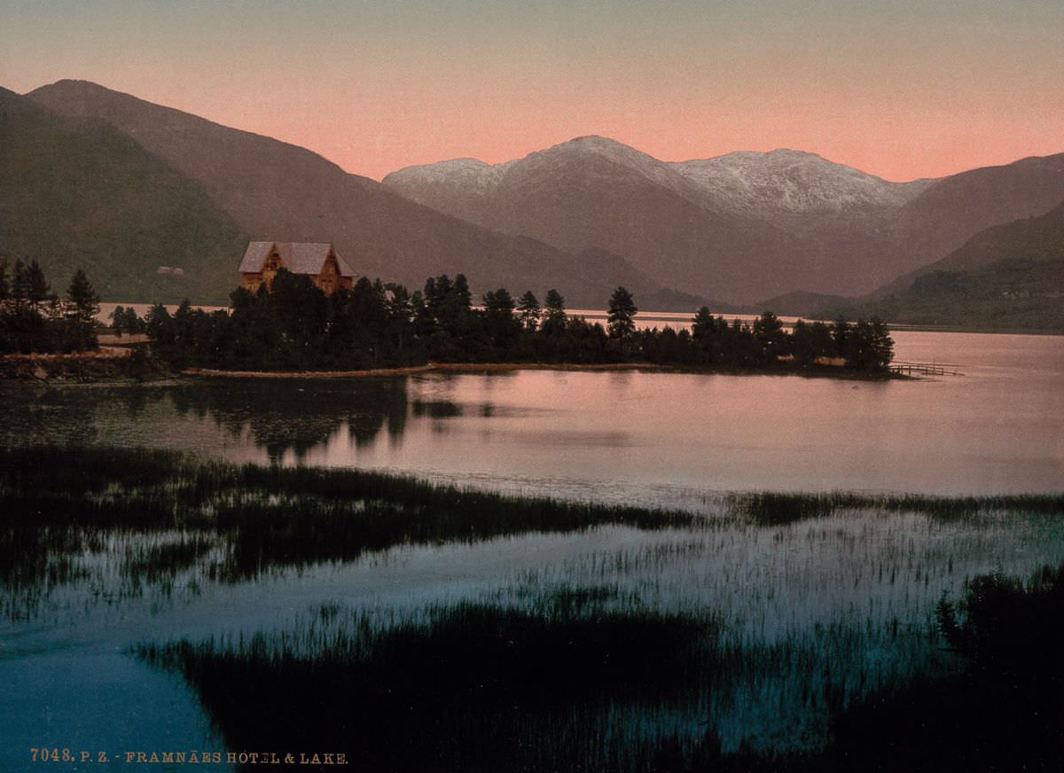 Framnāes Hotel and lake.