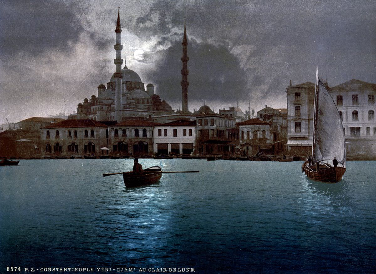The Yeni Cami by moonlight.