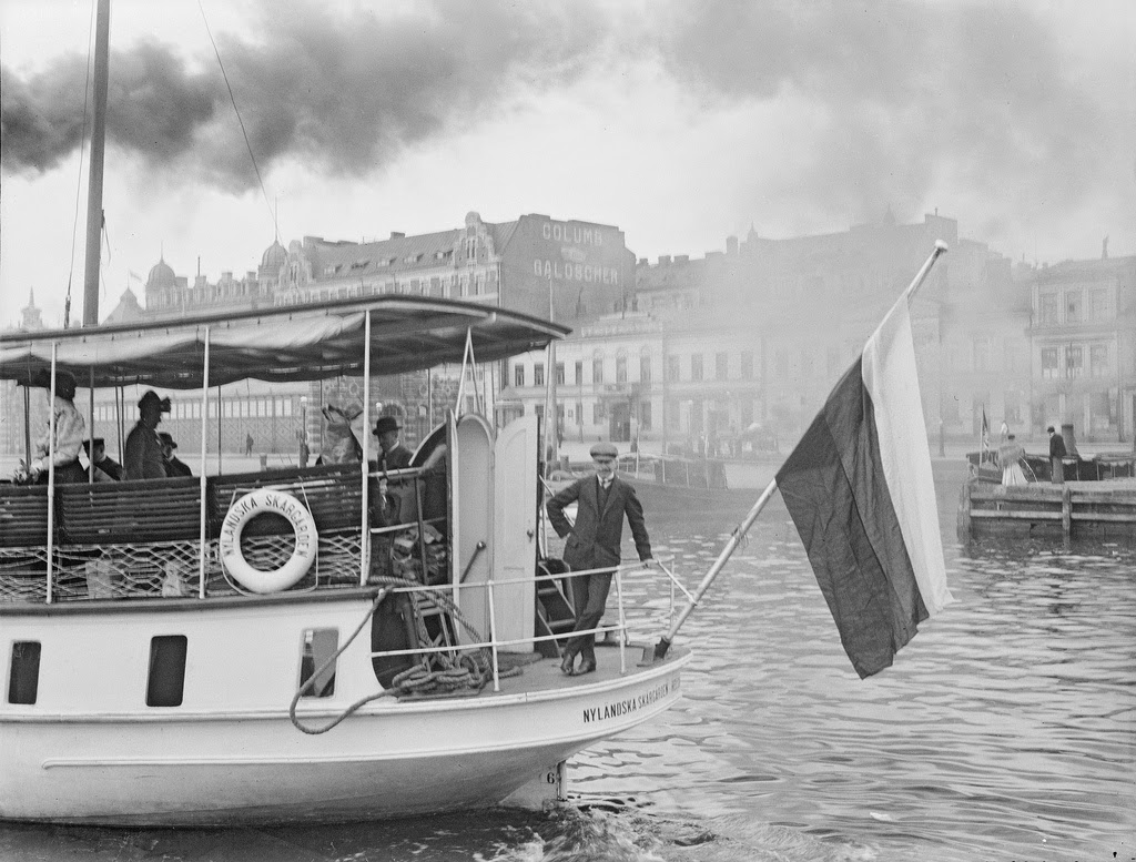 The steam ship "Nyländska Skärgården" outside the South harbor in Helsinki