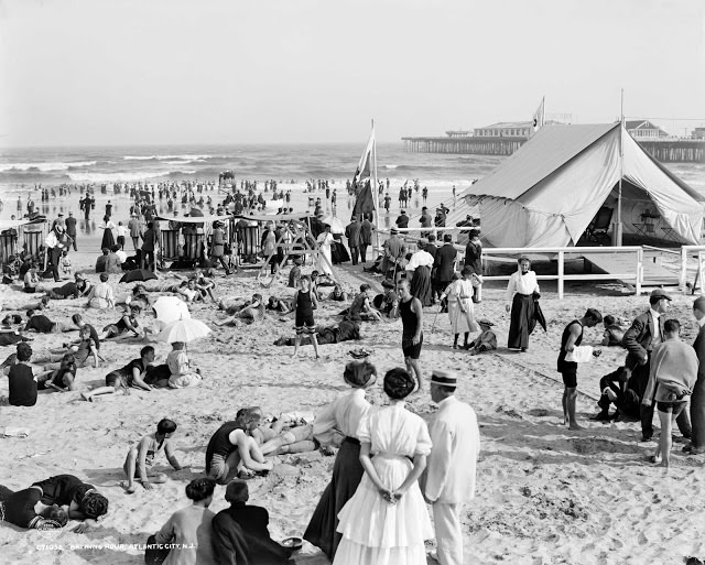 Bathing hour, Atlantic City, New Jersey, 1908
