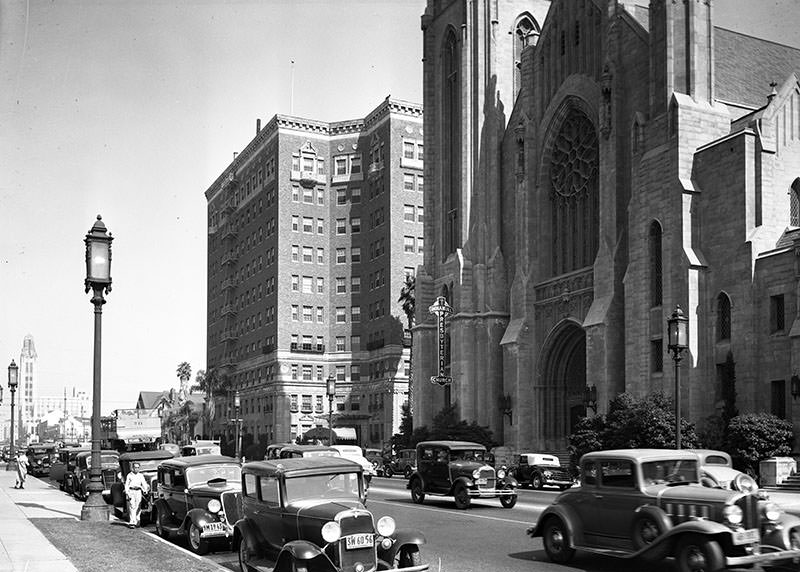 Looking east on Wilshire Boulevard at Berendo Street, 1936