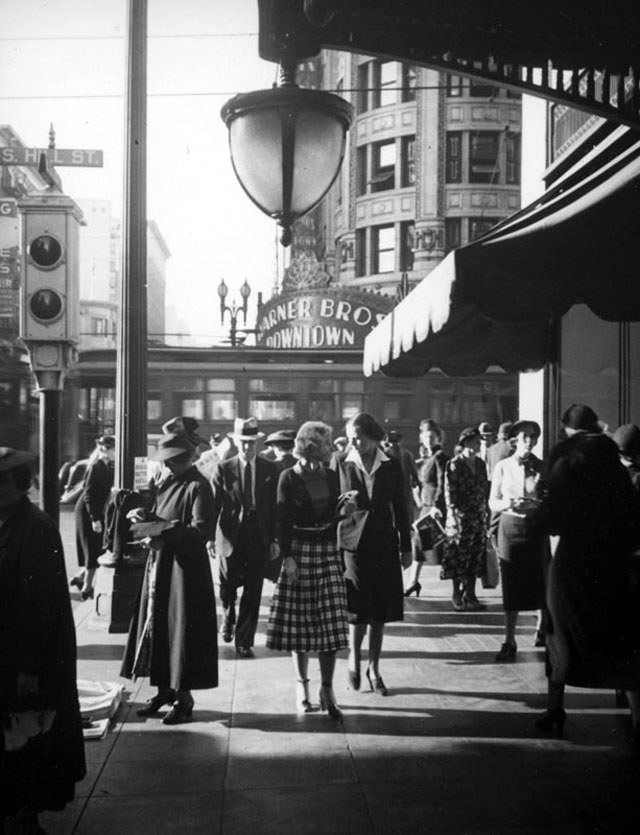 Looking west on 7th Street at Hill, 1937