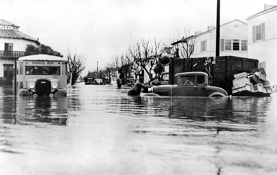 Looking east on W 43rd Place at Garthwaite Avenue, 1938