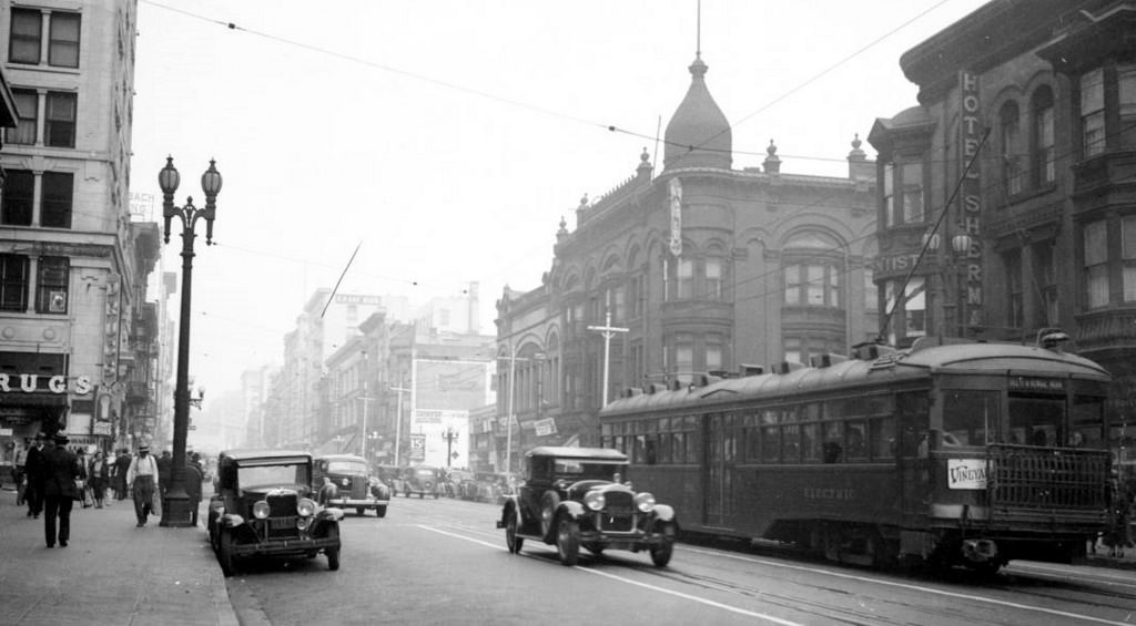 Looking north on Hill Street at 4th, 1938