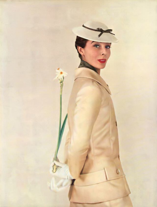 Bettina Graziani, cover of Nouveau Femina, March 1955