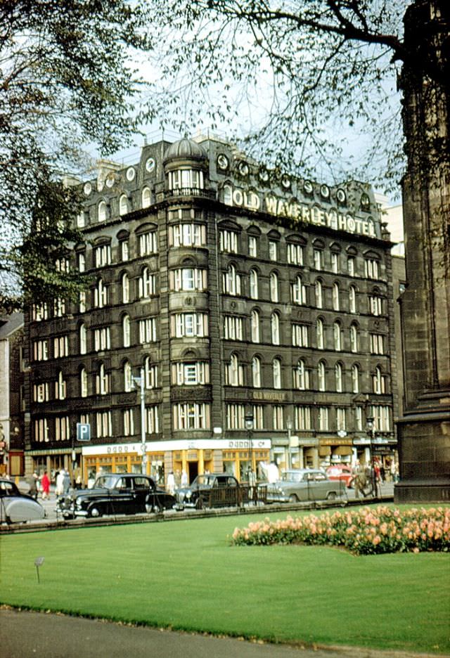 The Old Waverley Hotel, Princes Street, Edinburgh, 1961