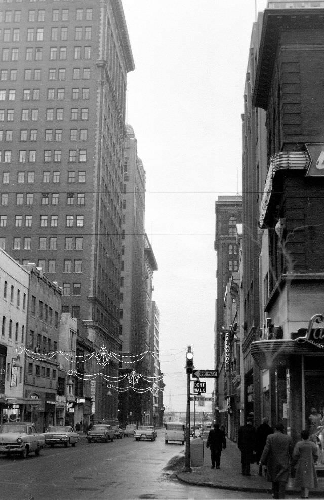 Yonge St, Toronto