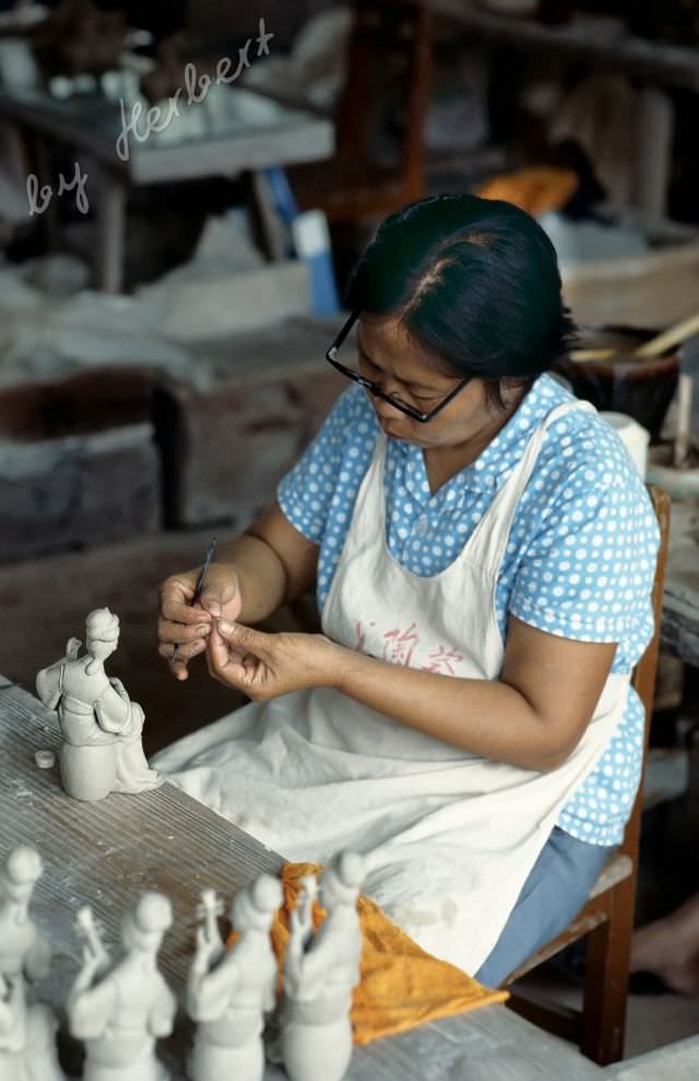 Guangdong. Pottery in Foshan