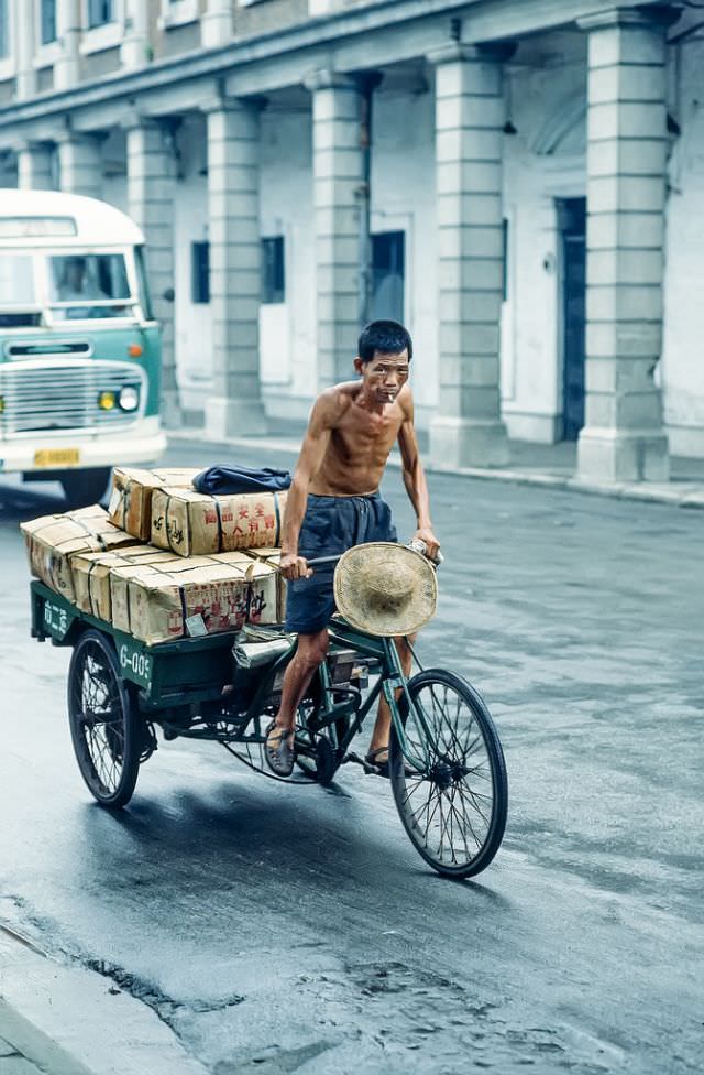 Jiangsu. A woman in Zhongqiao