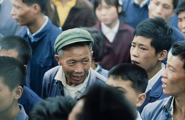 Jiangsu. Faces in the crowd, Zhongqiao