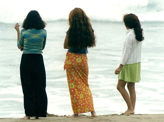 50+ Stunning Color Photos Show Life At Beaches Of Chile In The 1980s