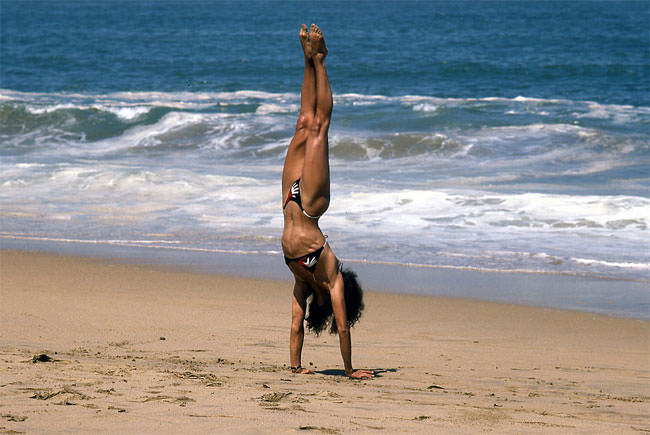 50+ Stunning Color Photos Show Life At Beaches Of Chile In The 1980s