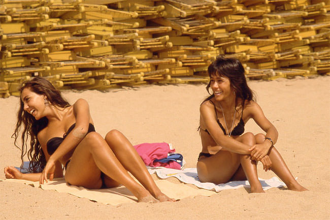 50+ Stunning Color Photos Show Life At Beaches Of Chile In The 1980s