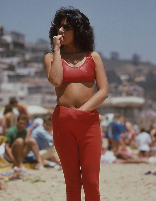 50+ Stunning Color Photos Show Life At Beaches Of Chile In The 1980s