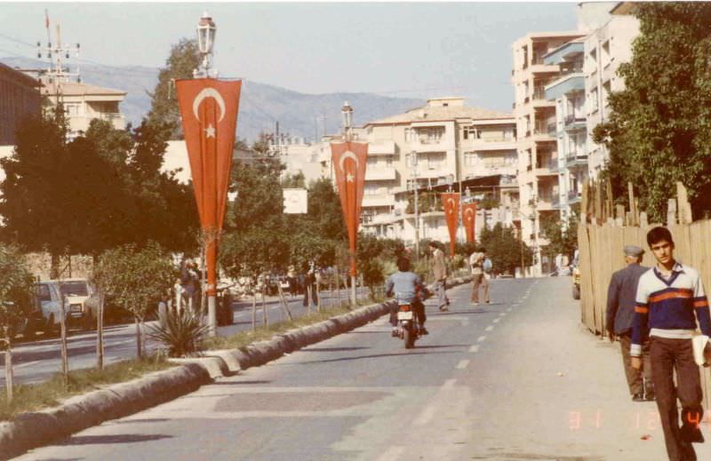 1980s Turkey: 50+ Pictures Depicting Everyday Life Of Turkish People In 1980s