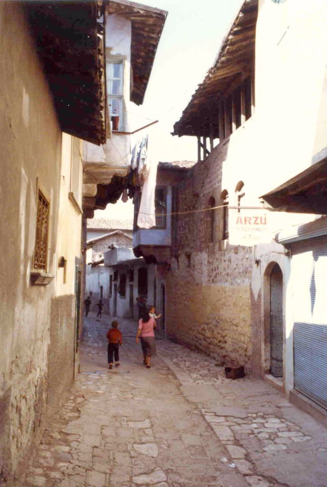 1980s Turkey: 50+ Pictures Depicting Everyday Life Of Turkish People In 1980s