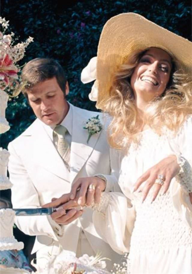 Farrah Fawcett and Lee Majors on their wedding day in 1973