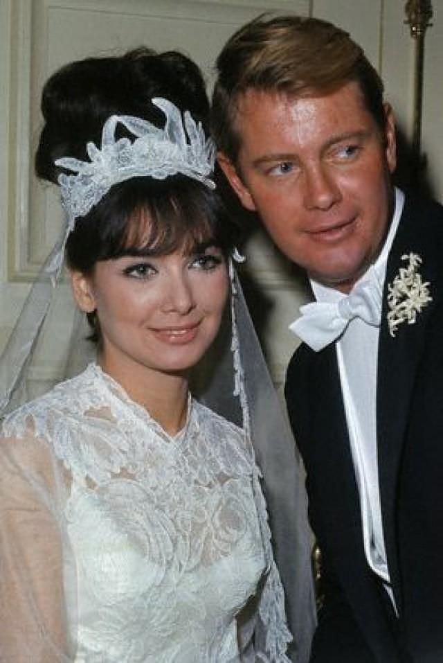 Actors Suzanne Pleshette and Troy Donahue married and divorced in 1964