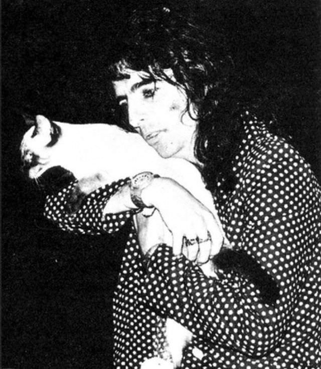 Alice Cooper and his cat