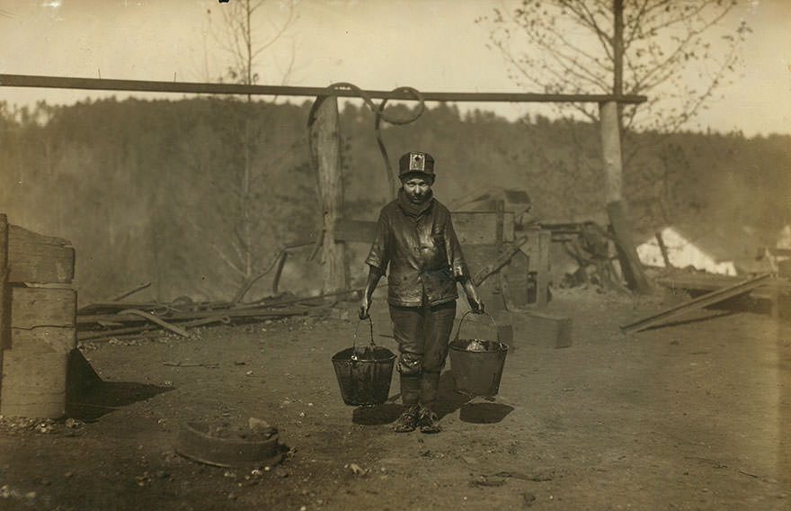 A greaser in a coal mine. See 1835. Location: Bessie mine, Alabama