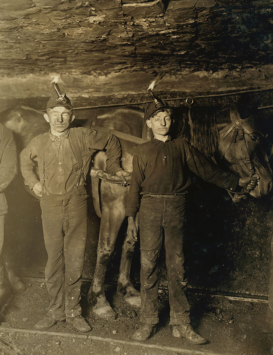 Drivers in a coal mine co. Plenty boy driving and on tipple. No trappers used, as mine is ventilated by another system. Location: West Virginia